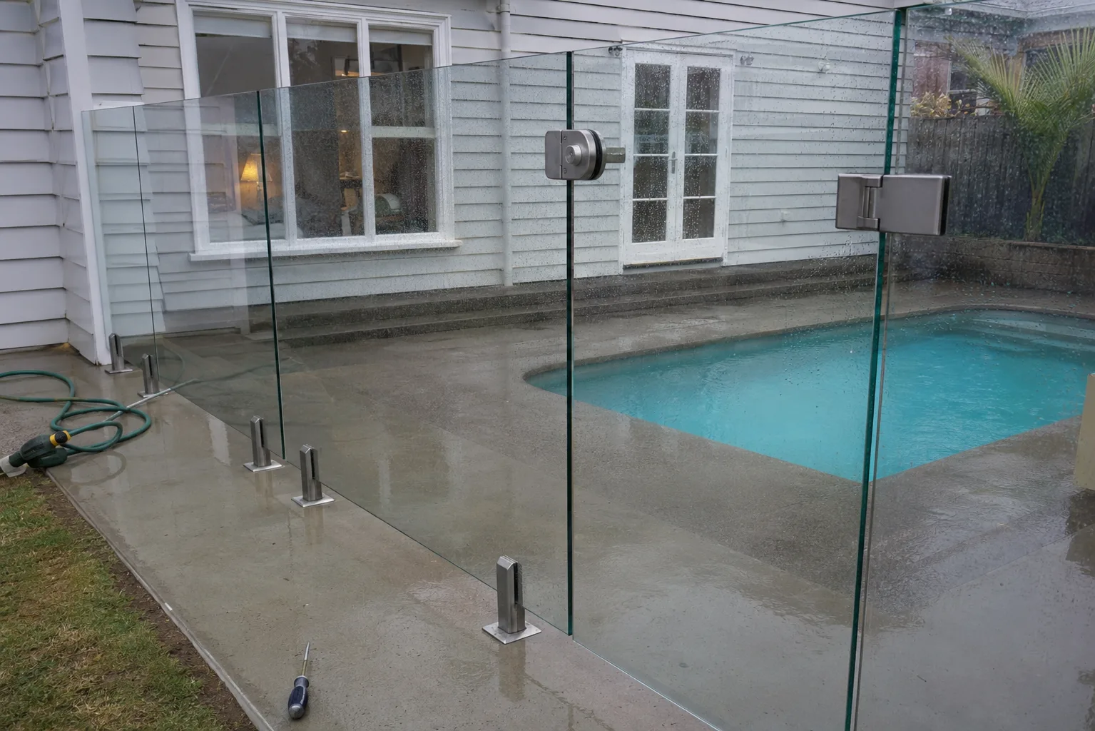 powder-coated aluminium pool fence in Milford, Auckland