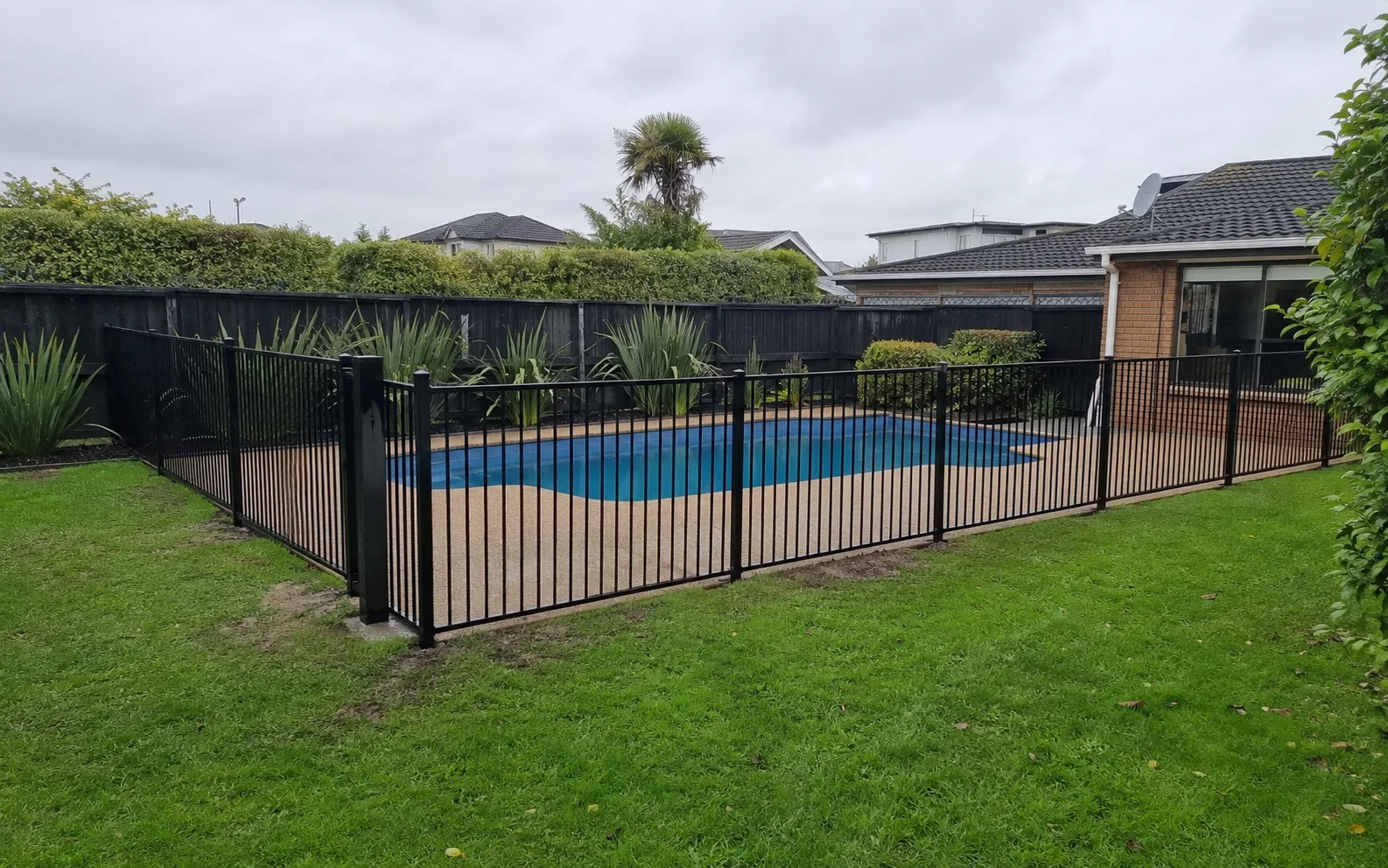 powder-coated aluminium pool fence in Island Bay, Wellington
